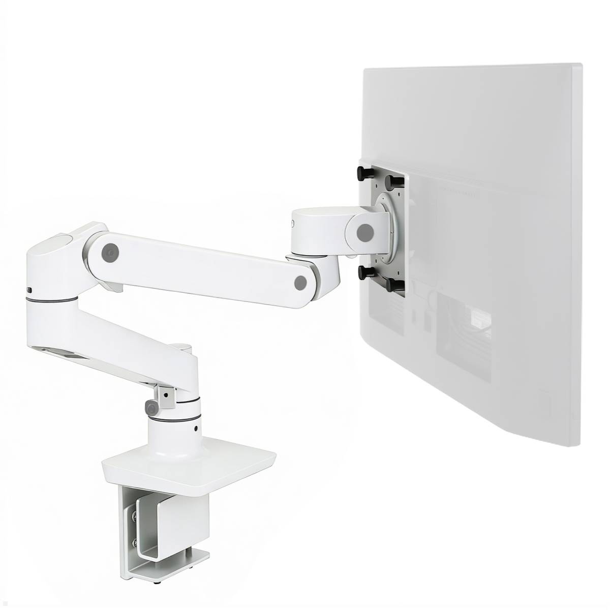 Ein weißer verstellbarer Monitorarm ist auf einem Schreibtisch montiert und trägt einen Computerbildschirm, der Höhen- und Winkelverstellungen ermöglicht.