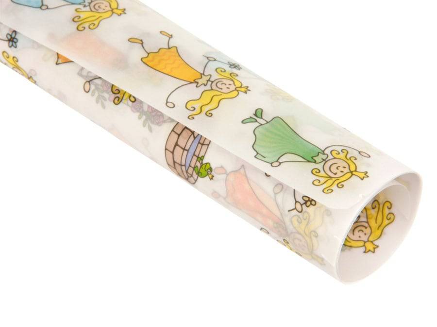 Eine Rolle klare Cellophanverpackungspapier mit bunten Cartoon-Illustrationen von Prinzessinnen in verschiedenen Positionen, die Kleider und Kronen tragen.
