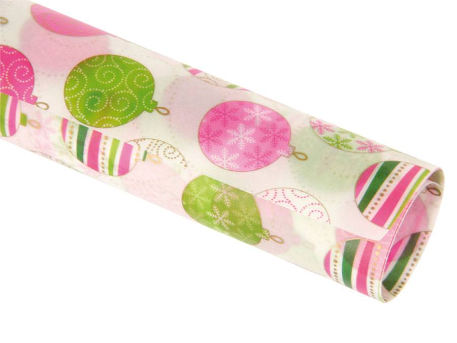 Bunte Weihnachtskugeln auf festlicher Geschenkpapier, mit rosa, grünen und gestreiften Designs.