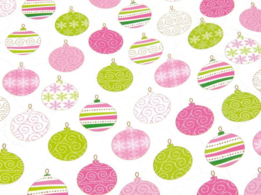 Muster aus farbenfrohen Weihnachtskugeln in Rosa, Grün und Weiß mit verschiedenen Designs auf weißem Hintergrund.