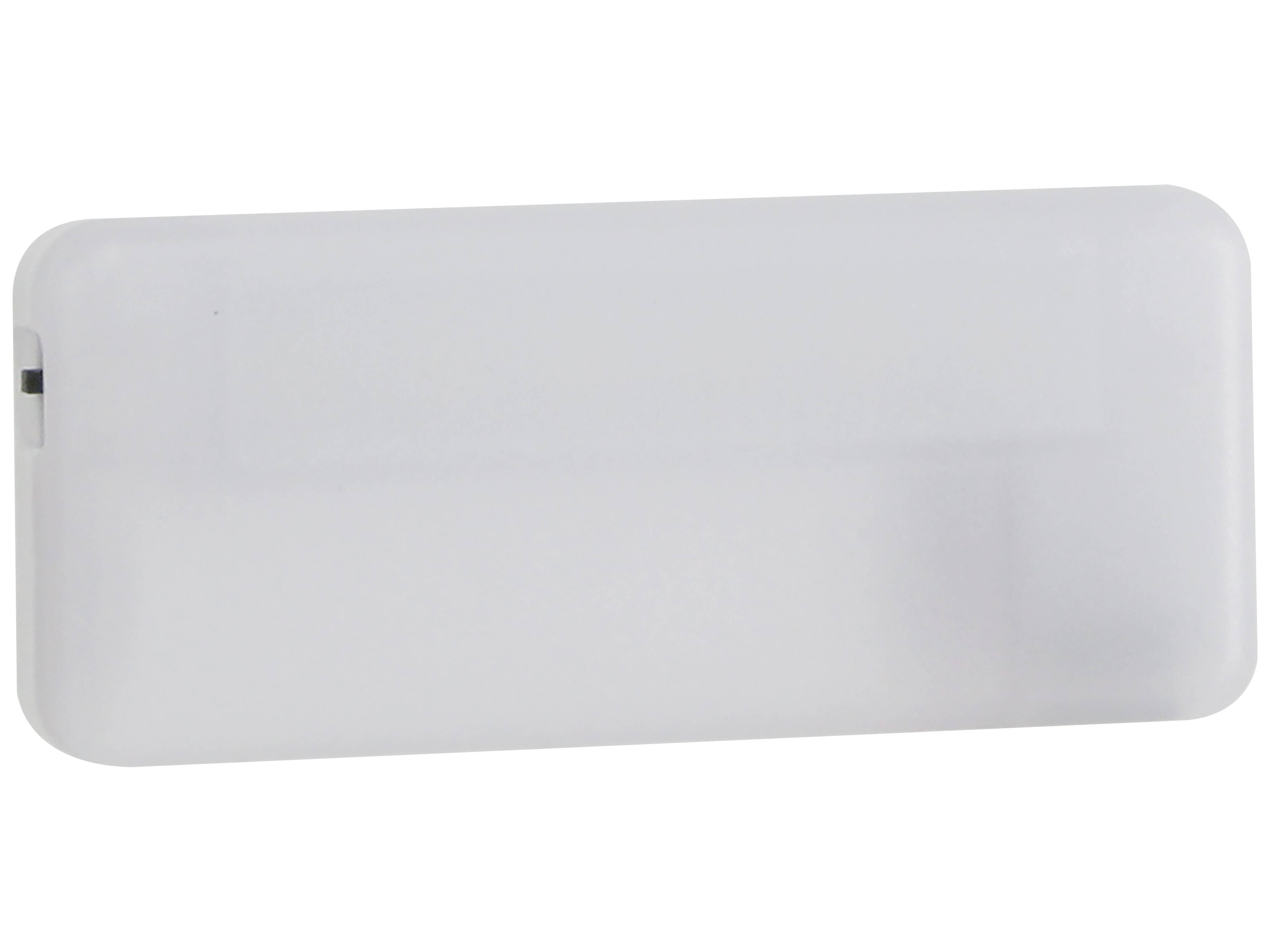 Rechteckiges Blatt aus glatter weißer Papier vor weißem Hintergrund.