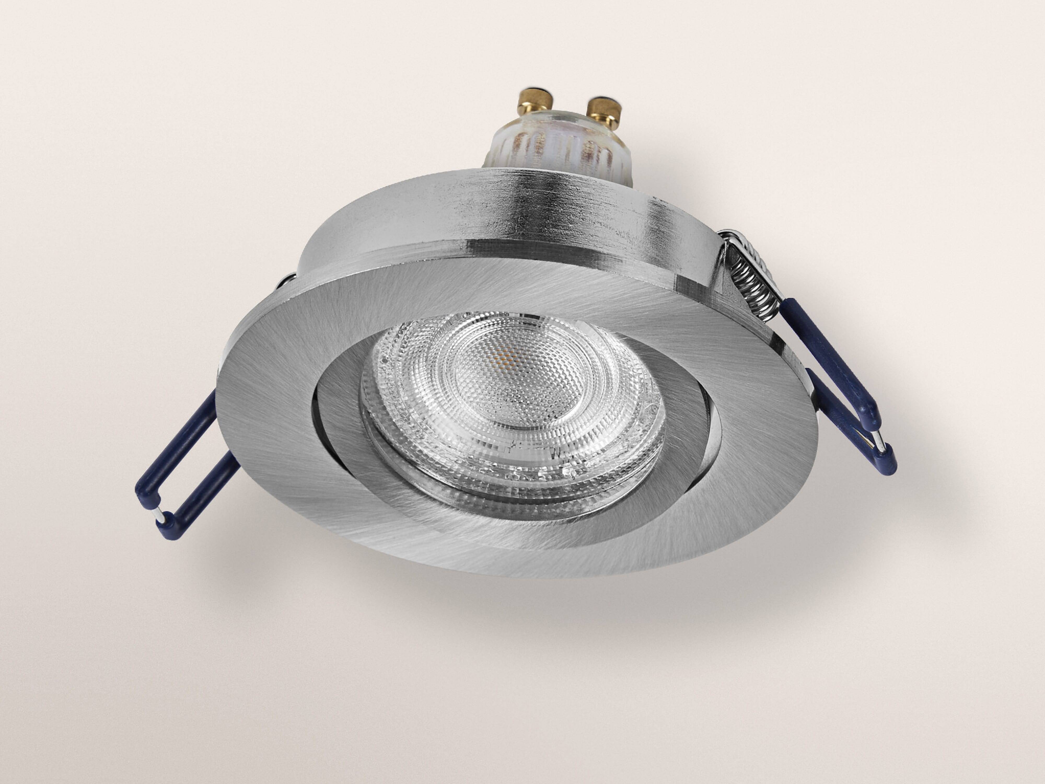 Eingebaute Deckenleuchte mit kreisförmigem Metallrahmen und verstellbarem Leuchtmittelgehäuse.