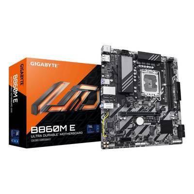 Gigabyte B660M E Motherboard wird mit seiner Einzelhandelsverpackung angezeigt und hebt sein „Ultra Durable