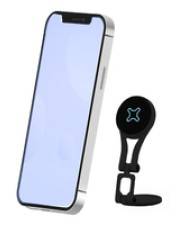 Bild eines modernen Smartphones mit einem schwarzen kabellosen Ohrhörer daneben, beide zeigen schlanke, minimalistische Designs.