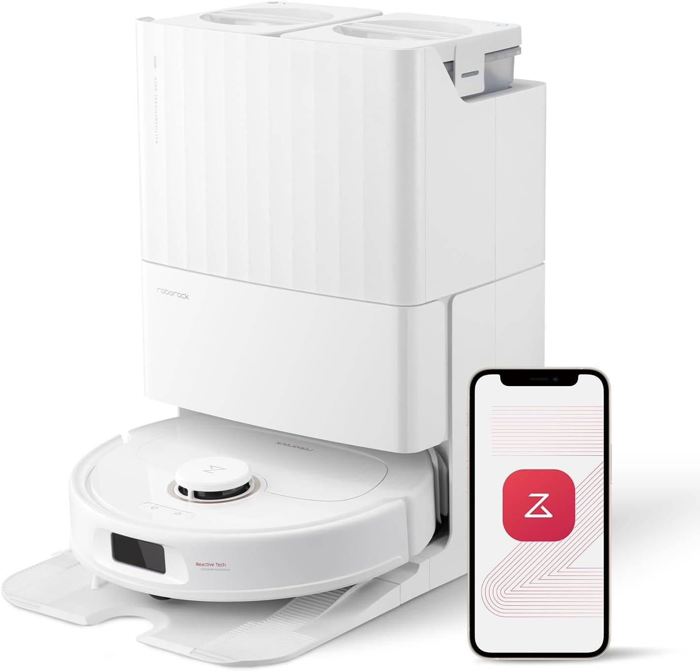 Ein weißer Roboterstaubsauger und seine Ladestation werden neben einem Smartphone mit rotem App-Bildschirm und Logo angezeigt.