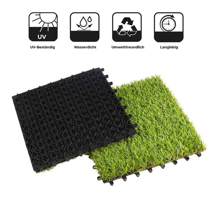 Zwei ineinandergreifende Fliesen, eine mit Grastextur, eine schwarz. Symbole oben zeigen Merkmale an: UV-beständig, wasserdicht, umweltfreundlich, langlebig.