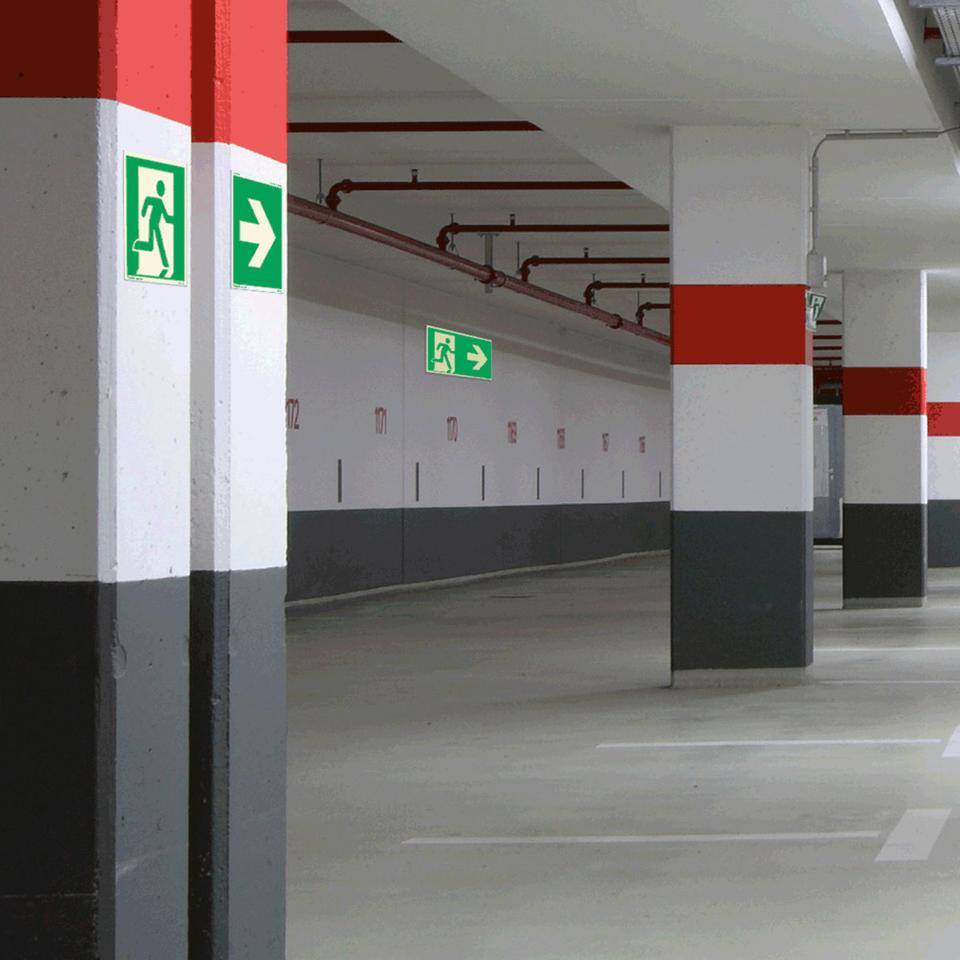 PERMALIGHT® power langnachleuchtend Rettungszeichen Rettungsweg/Notausgang rechts, Aluminium, 150x150mm, ASR, DIN EN ISO 7010/E002