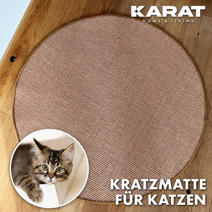 Eine runde Kratzmatte für Katzen mit Holzbodenoptik im Hintergrund. Die Bildeinlage zeigt eine Nahaufnahme eines Kätzchens. Text auf Deutsch: 'Kratzmatte für Katzen'.