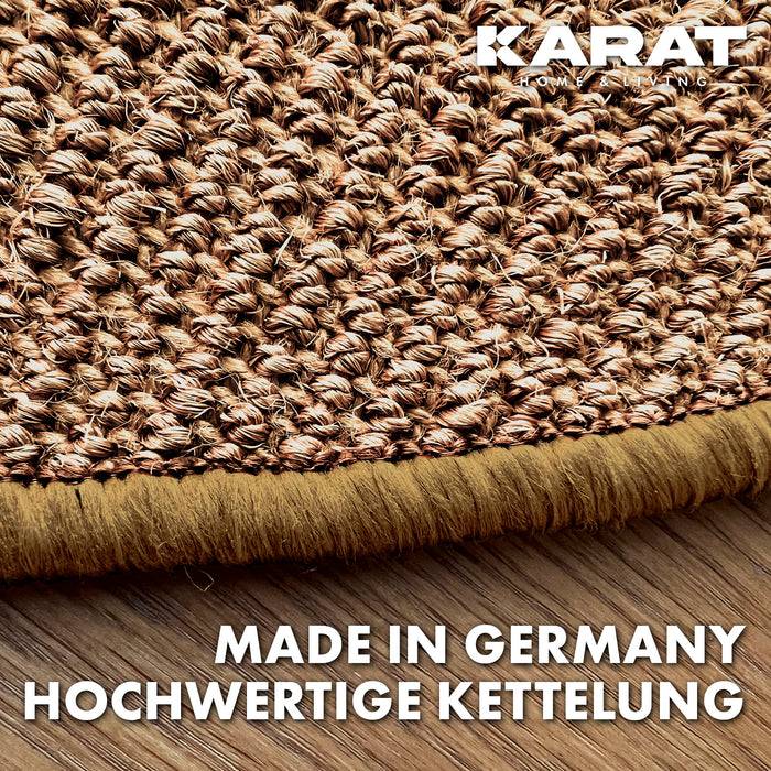 Eine Nahaufnahme eines strukturierten Gewebetuches auf einem Holzboden mit Text, der 