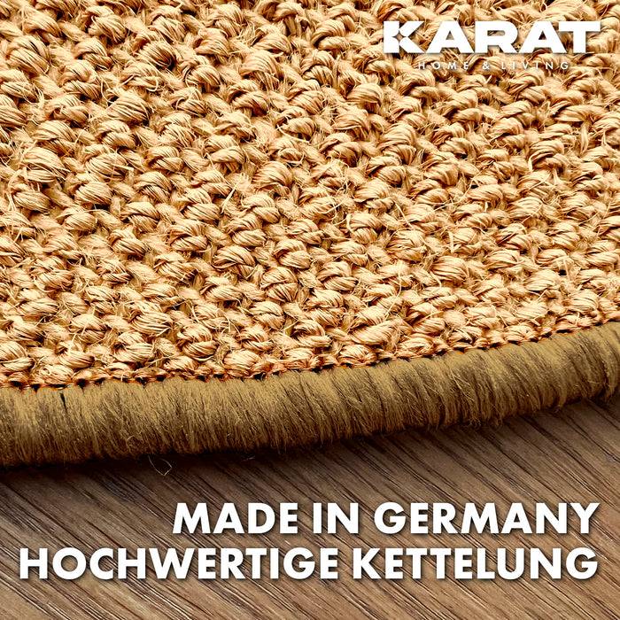 Eine Nahaufnahme einer gewebten Teppichecke mit dem Text „Made in Germany, hochwertige Kettelung