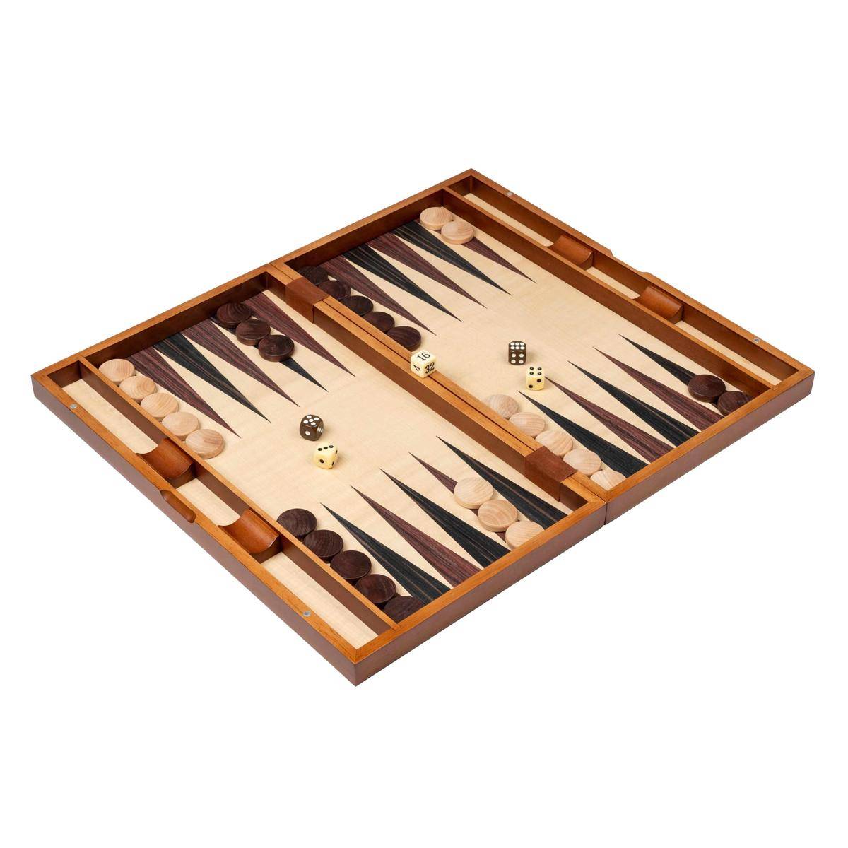 Backgammon-Brett mit Spielsteinen und Würfeln in aktuellem Spielzustand, angeordnet für ein laufendes Spiel.