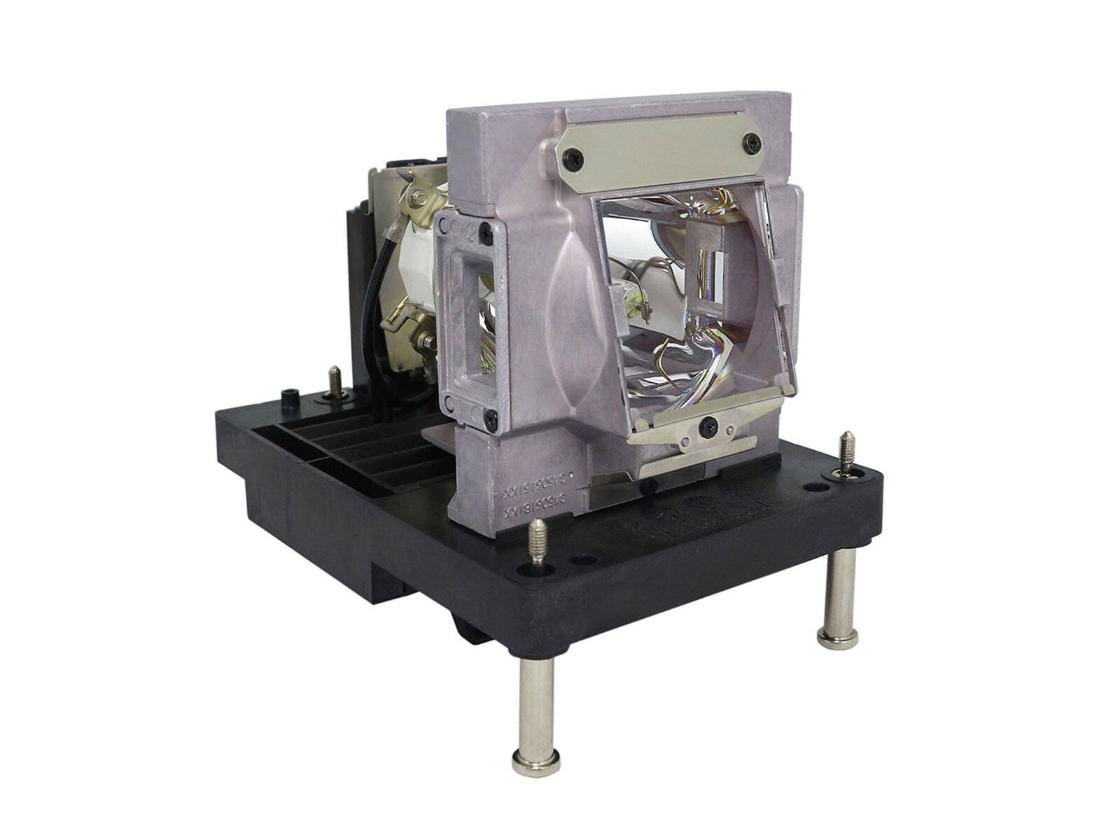 Ein Projektorlampenmodul mit metallischem Gehäuse ist auf einer schwarzen Basis montiert, die von vier Metallbeinen gestützt wird.
