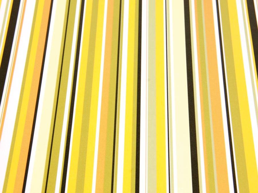 Gelbe, orange und braune vertikale Streifen unterschiedlicher Breite erzeugen ein farbenfroches Muster.