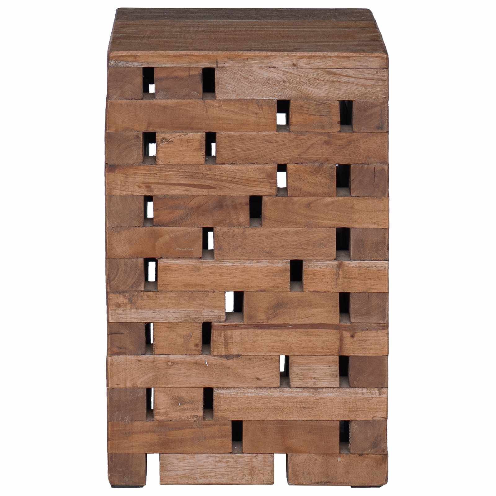 Ein Holzblockschemel mit einem backsteinähnlichen Muster aus versetzten rechteckigen Öffnungen in seiner gesamten Struktur.