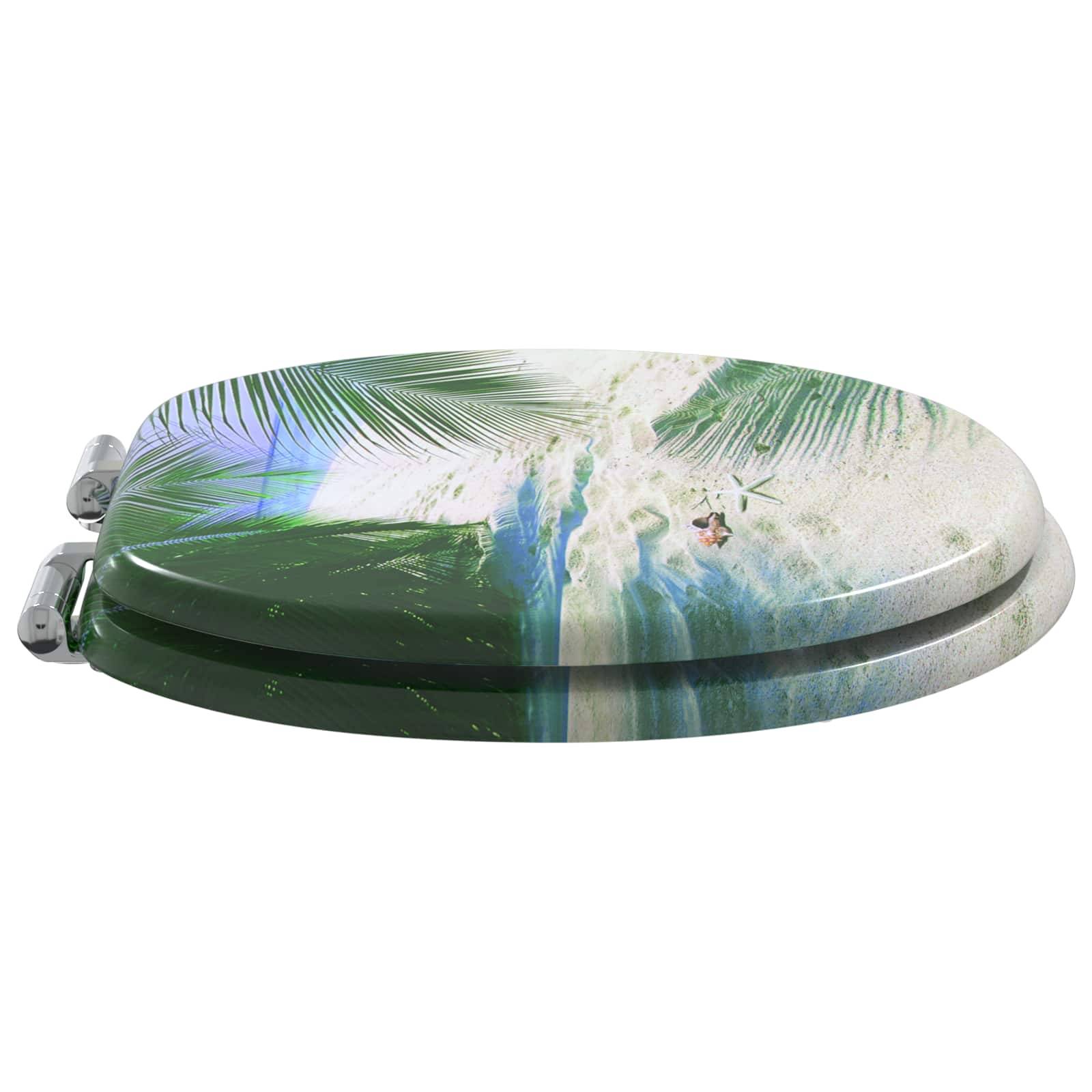 Toilettensitzabdeckung mit tropischem Strandmotiv, Palmblättern und sandigem Ufer, das eine entspannende Urlaubsszenerie hervorhebt.