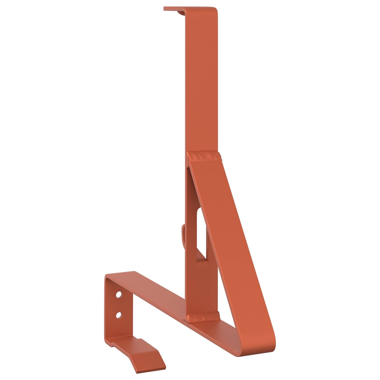 Rotes Metallmontagehalter für Dächer mit gewinklter Stützstrebe und vorgebohrten Löchern, konzipiert für sichere Dachinstallationen.