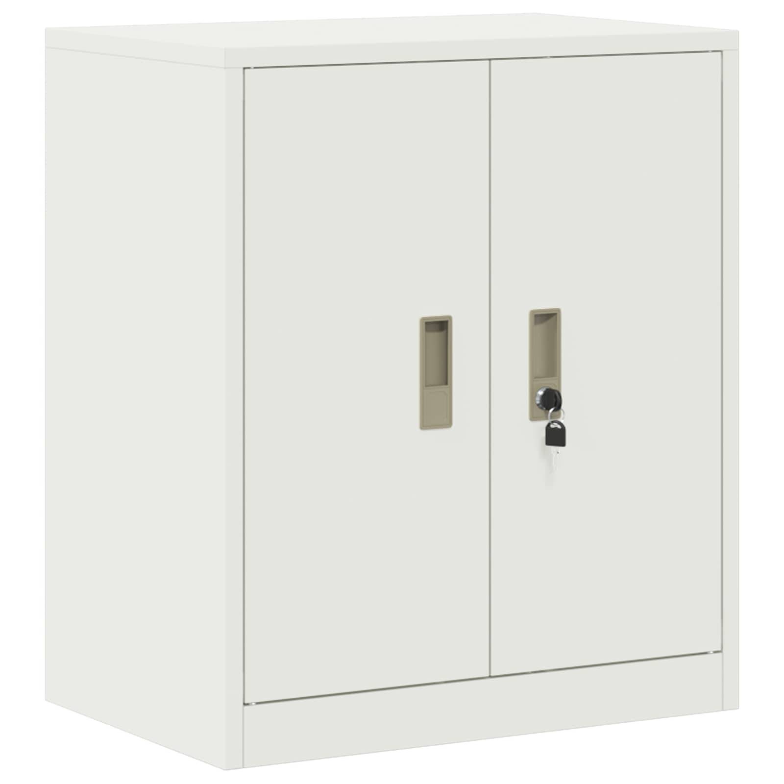 Graues Holz-Etagenbett mit minimallistischem Design, ausgestattet mit zwei Matratzen und einer Leiter. Ein Regal an der Wand hält Bücher und Dekorationsgegenstände.