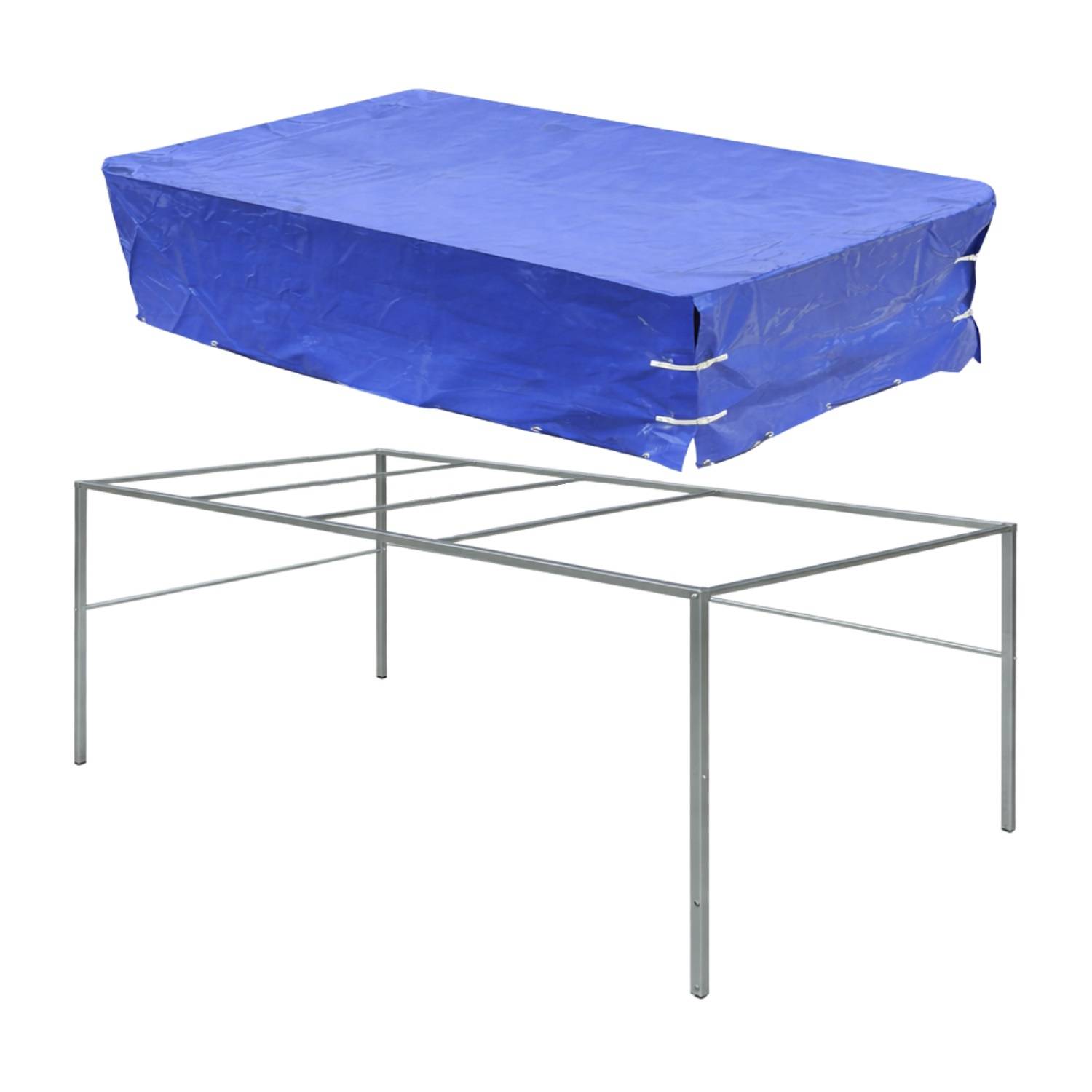 Metallrahmen mit blauer Plane oben, was eine Überdachungsstruktur nahelegt.