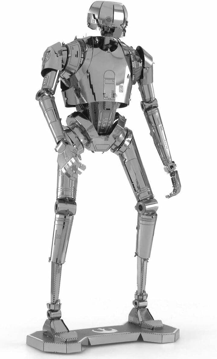 Ein Graustufenbild einer humanoiden Roboterfigur mit detaillierten Gelenken und Gliedmaßen, aufrecht stehend und präsentiert mechanisches Design.