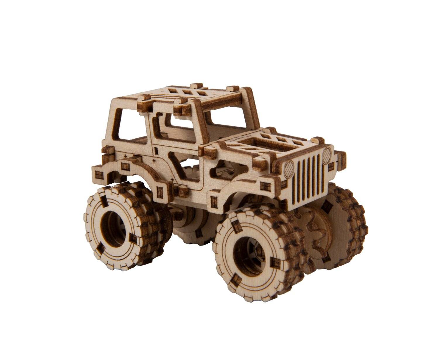 Ein Holzpuzzlemodell eines Geländefahrzeugs mit großen, detaillierten Rädern und einer offenen Kabine, das aufwendiges handwerkliches Geschick präsentiert.