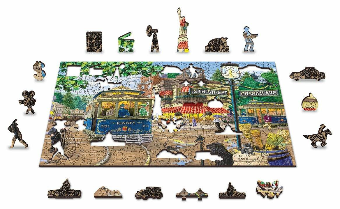 Ein teilweise vollendetes Puzzle, das eine farbenfrohe Vintage-Straßenszene mit einer Straßenbahn, Geschäften und Menschen auf einer Stadtstraße darstellt.