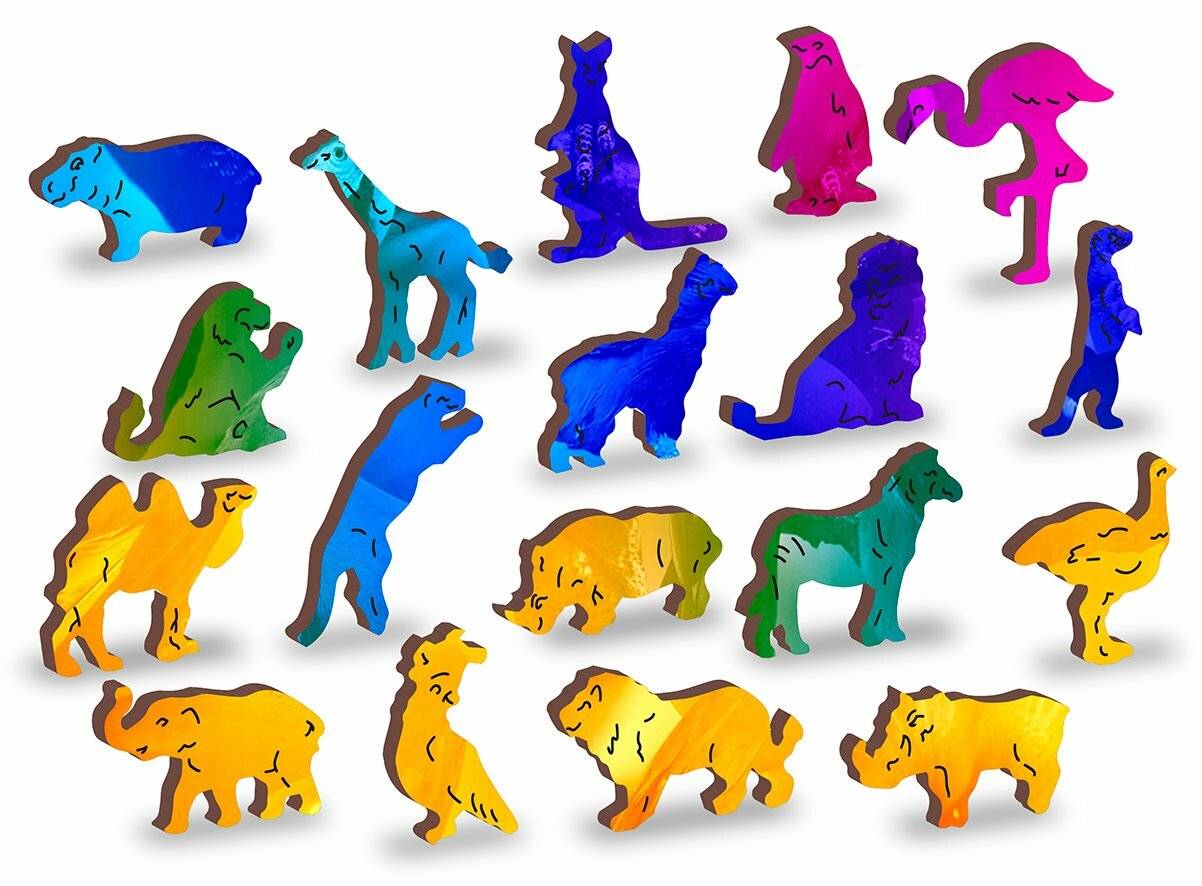 Bunte tierförmige Holzspielzeuge, darunter Giraffen, Löwen, Kamele und Pinguine, auf weißem Hintergrund angeordnet.