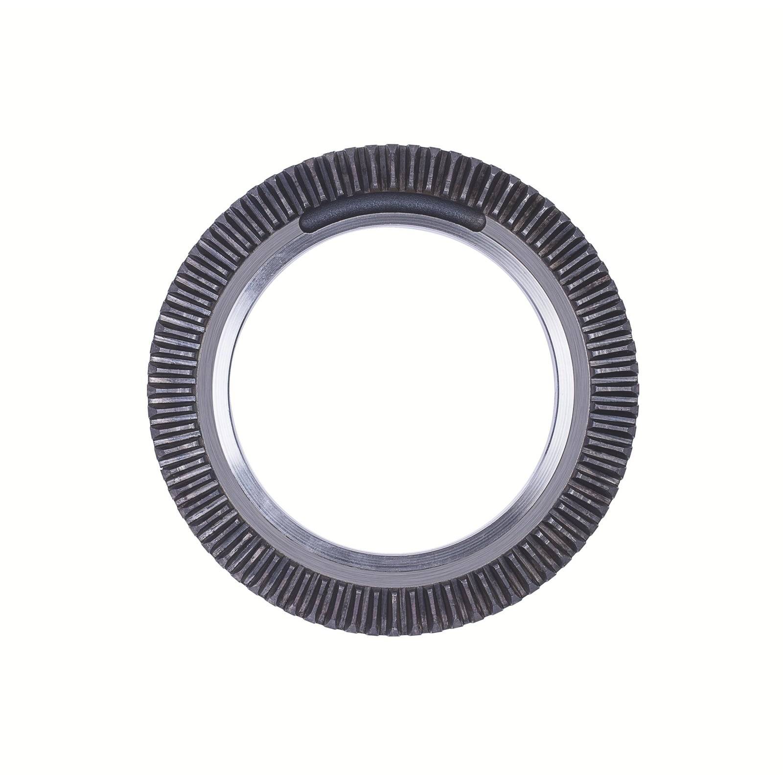 Ein rundes Metallgetriebe mit gezahntem Rand, das aufwändige Details zeigt und für mechanische Anwendungen oder den Einsatz in Maschinen konzipiert ist.