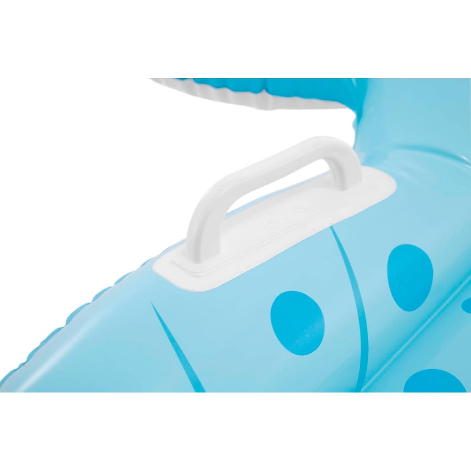 Ein blaues aufblasbares Poolspielzeug mit Griff und Polka-Dot-Design.