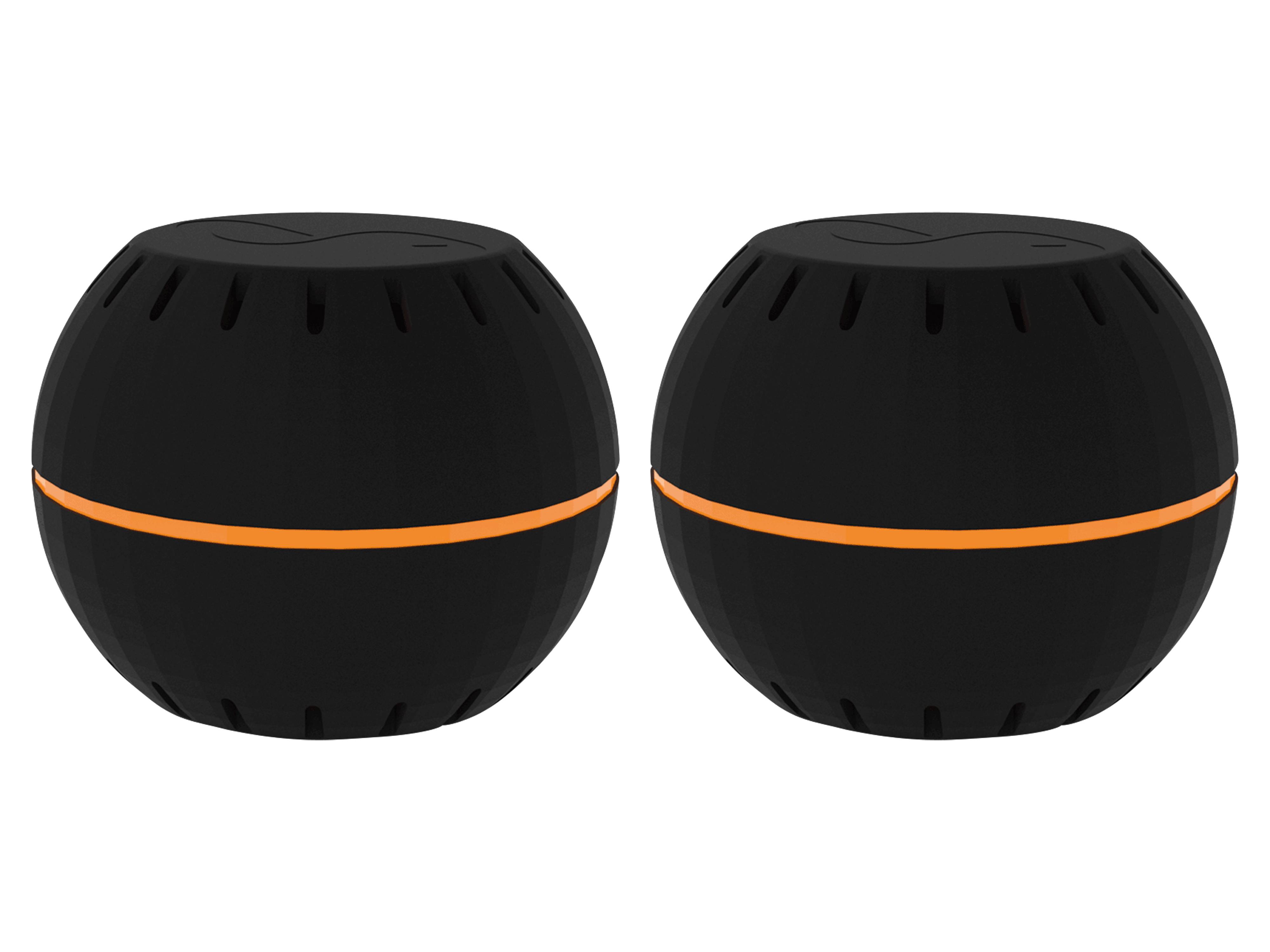 Zwei schwarze, kugelförmige kabellose Lautsprecher mit orangefarbenen Akzenten stehen nebeneinander und deuten auf Stereo-Funktionalität hin.