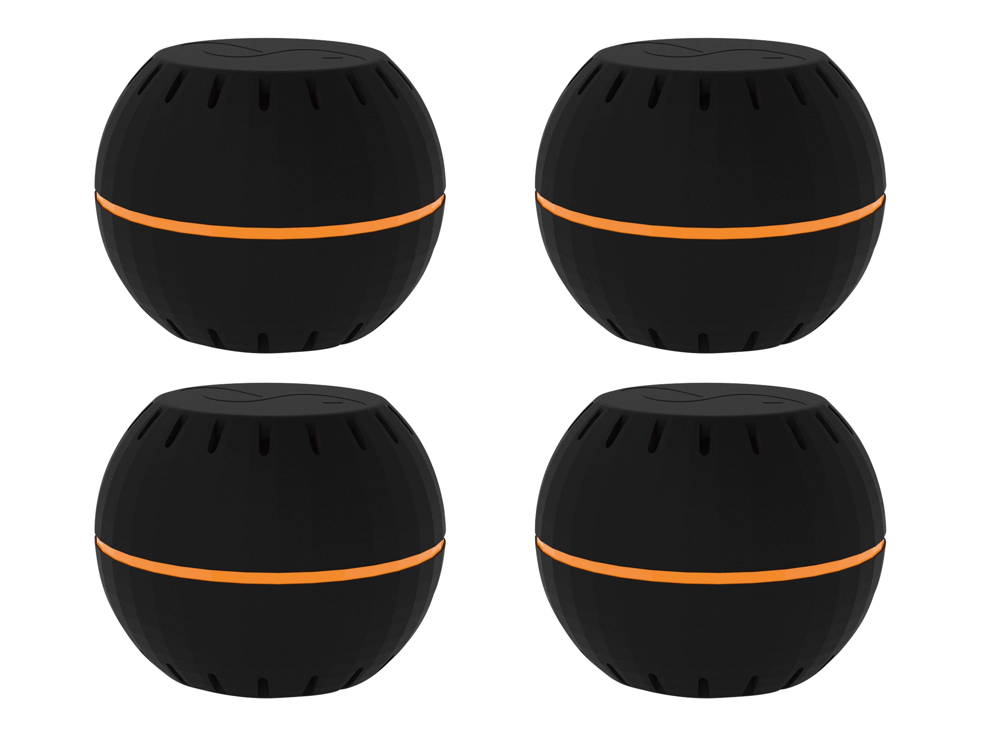 Vier schwarze zylindrische Lautsprecher mit orangefarbenen Akzenten sind gleichmäßig vor einem weißen Hintergrund angeordnet.
