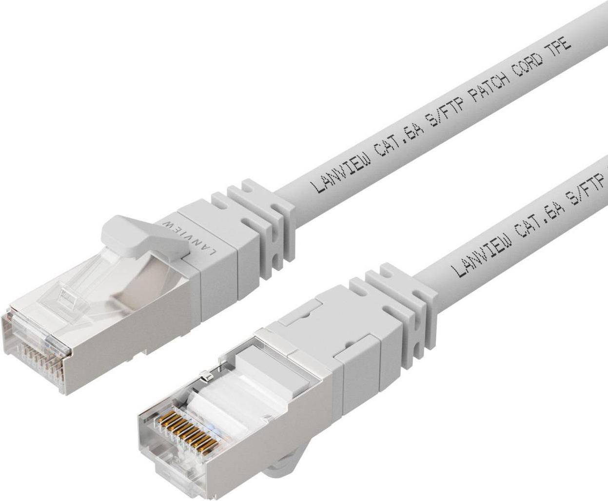 Zwei graue CAT6-Ethernet-Kabel mit RJ45-Steckern werden auf weißem Hintergrund gezeigt.