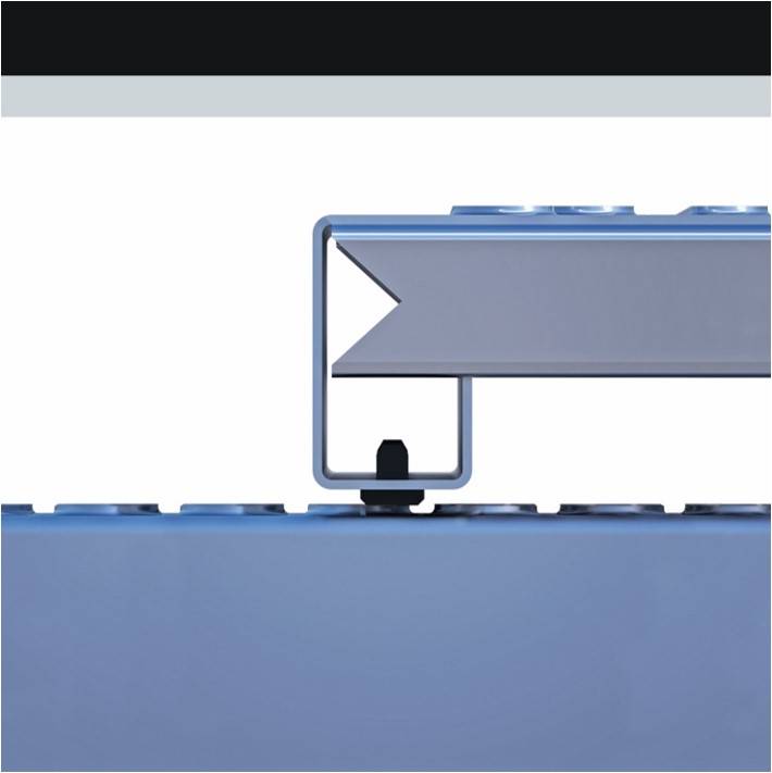 „Eine Nahaufnahme einer detaillierten Baugruppe einer mechanischen Komponente, die ineinandergreifende Metallteile mit Nuten und einem zentralen Bolzen zeigt.