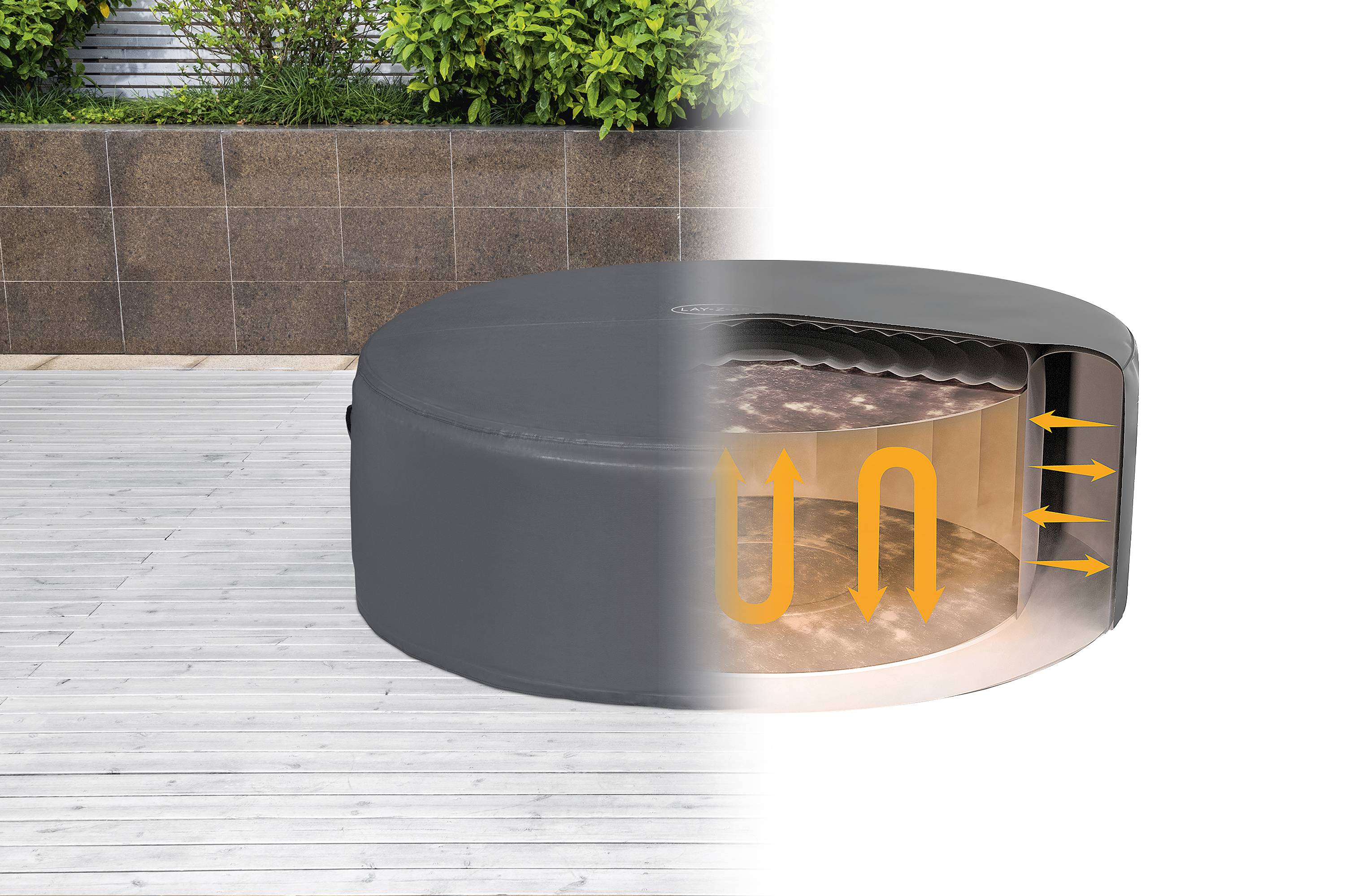 Seitenansicht eines grauen aufblasbaren Whirlpools auf einer Holzterrasse, mit Schnittdarstellung, die orange Pfeile zeigt, die die Wasserzirkulation und das Heizsystem im Inneren andeuten.