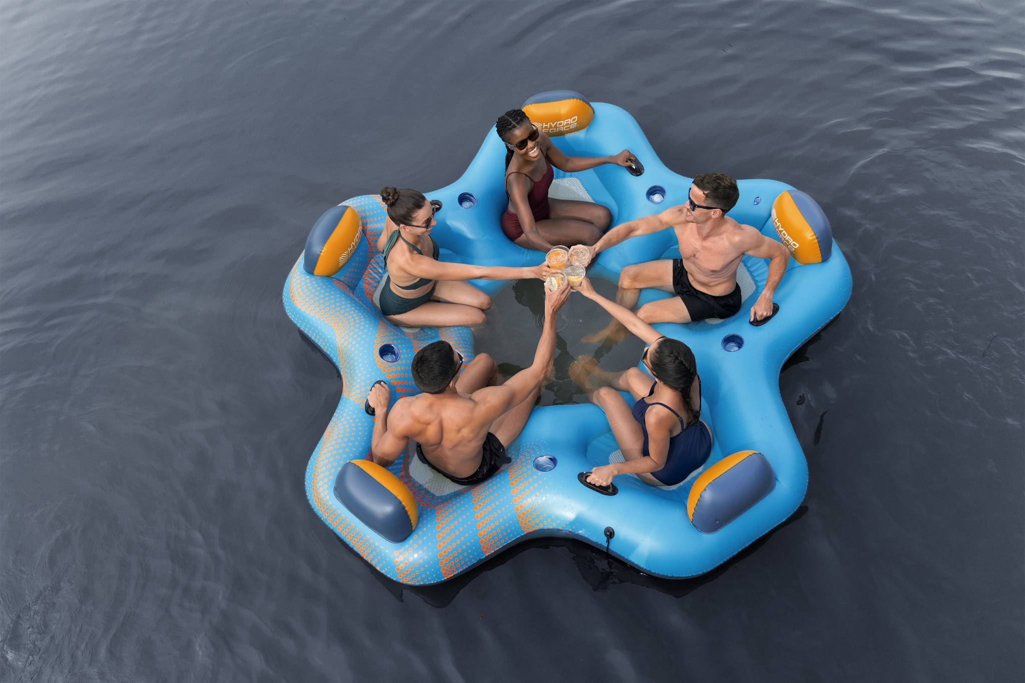 Grünes und graues aufblasbares Boot mit der Aufschrift „Seahawk