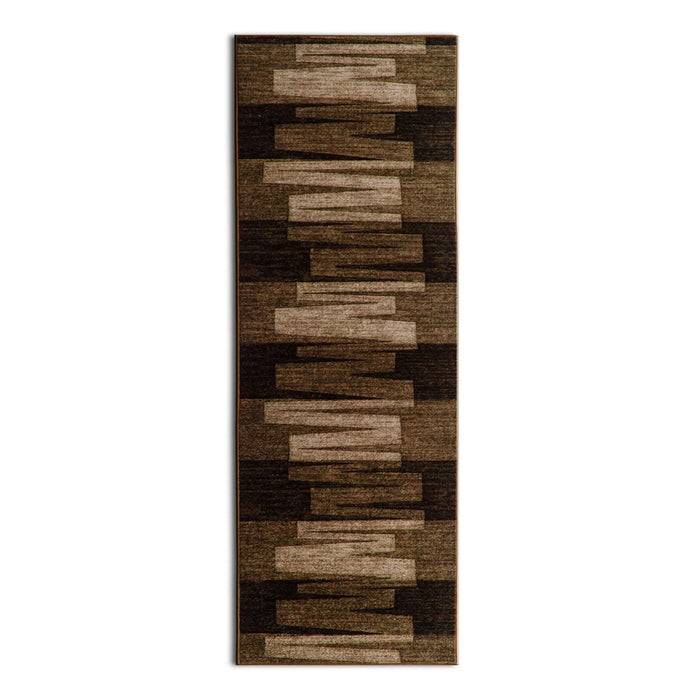 Ein rechteckiger Teppich mit einem geometrischen Muster aus sich überlappenden rechteckigen Blöcken in verschiedenen Schattierungen von Braun, Grau und Beige.