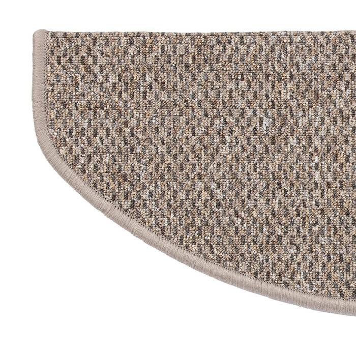 Ein gekrümmter, strukturierter Beige- und Grauteppich in Halbkreisform mit gesäumten Kanten, geeignet zur Platzierung in einer Ecke auf einem Boden.