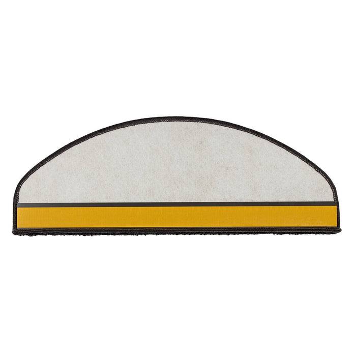 Eine halbkreisförmige Türmatte mit einem weißen oberen Bereich und einem gelben Streifen entlang der unteren Kante.