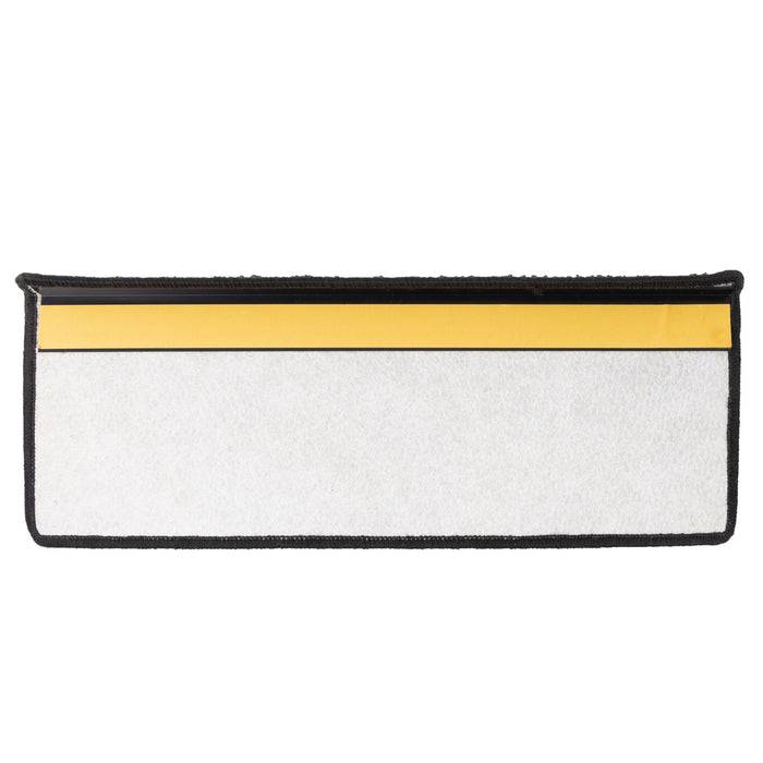 Rechteckiges weißes Mikrofaser-Moppad mit schwarzem Rand und gelbem Streifen oben.