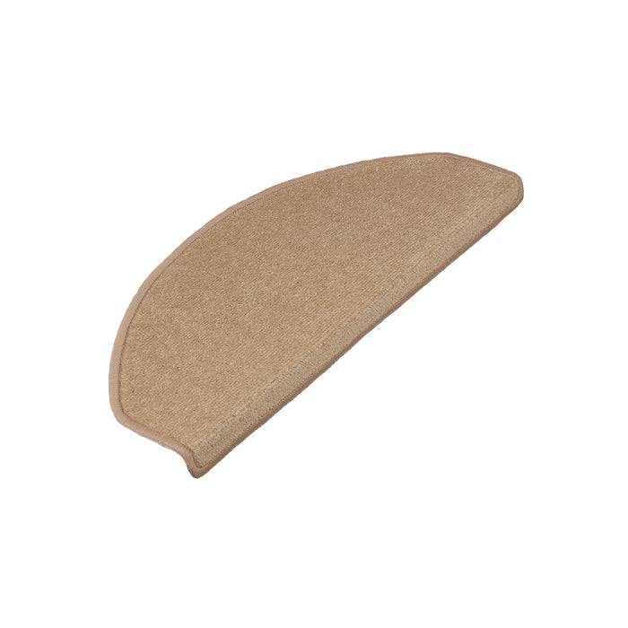 „Hellbraune, halbkreisförmige Treppenstufe mit strukturierter Oberfläche, entwickelt für Rutschfestigkeit und Schutz.