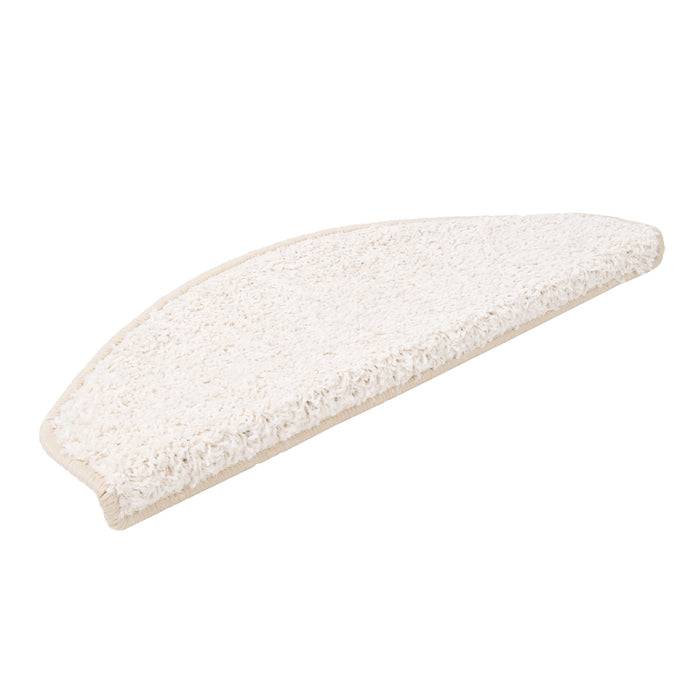 Weiße, halbmondförmige Luffaschwamm-Pads mit strukturierter Oberfläche, verwendet zum Peeling der Haut.