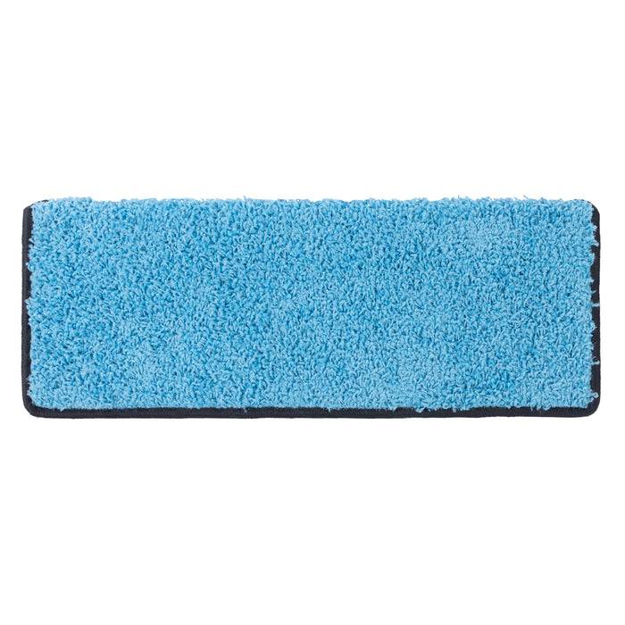 Ein blaues rechteckiges Mikrofaser-Reinigungstuch für Haushaltsflächen, mit einer weichen, strukturierten Oberfläche zur Aufnahme von Staub und Schmutz.