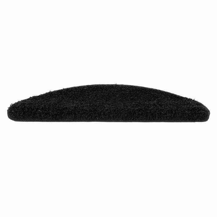 Ein halbkreisförmiger schwarzer Teppich mit flauschiger Textur liegt auf einer ebenen Fläche und eignet sich zur Verwendung als dekorative oder funktionale Bodenbelag.