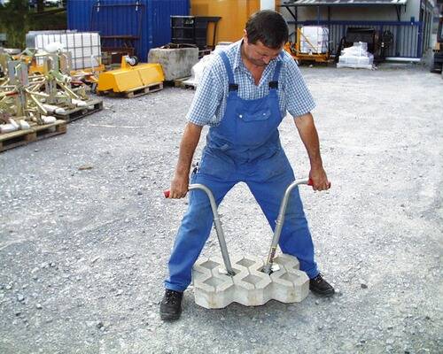 Zwei gelb-orange Schaumstoff-Ohrstöpsel mit Lärmreduktionsindikator „SNR 22 dB