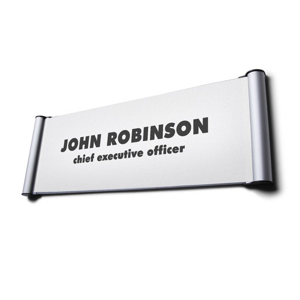 Ein Namensschild mit der Aufschrift „John Robinson, Geschäftsführer