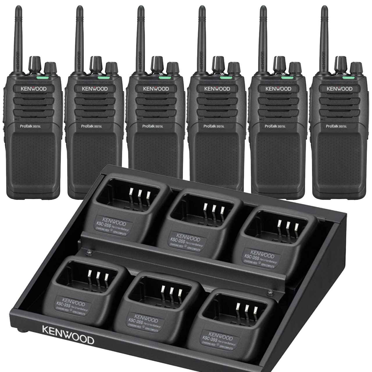 „Sechs Kenwood-Funkgeräte mit Antennen, gekennzeichnet mit „ProTalk 446