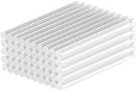 Ein Stapel weißer zylindrischer Stäbe, horizontal ausgerichtet, die ein sauberes Bündel mit leichter Schattierung bilden, was Einheitlichkeit und Ordnung andeutet.