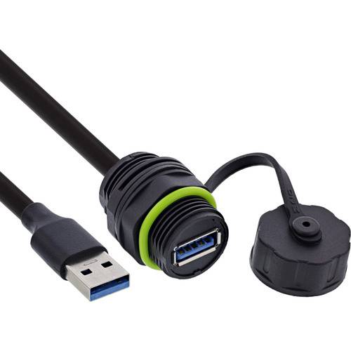 Ein USB-Verlängerungskabel mit Schutzkappe, mit einem Standard-USB-Stecker auf der einen Seite und einer USB-Buchse mit grünem Dichtungsring auf der anderen Seite.