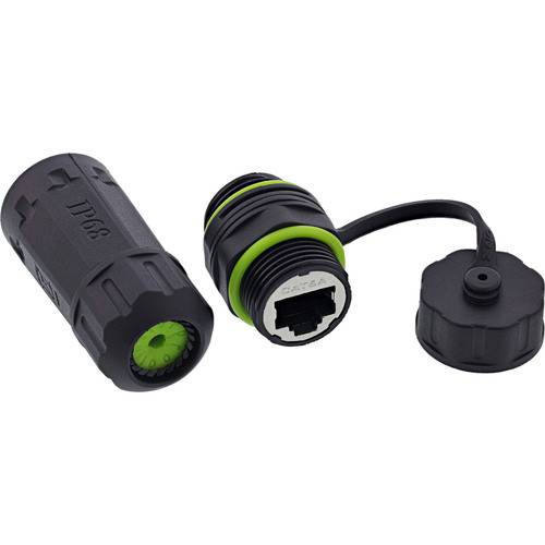 Ein schwarzer und grüner wasserdichter Ethernet-Kabelstecker mit seiner aufschraubbaren Schutzkappe und freiliegenden Anschlüssen.
