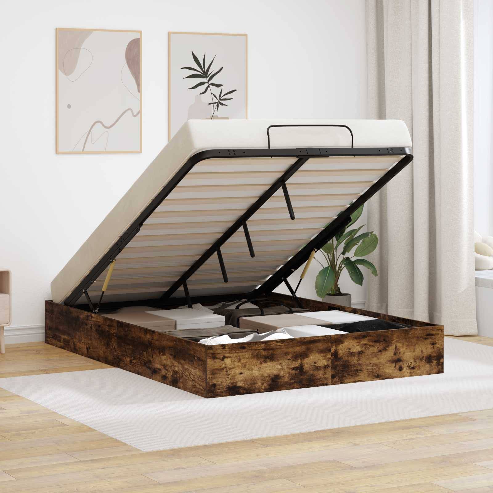 Ein Schlafzimmer mit einem hölzernen Stahlbett, das teilweise hochgeklappt ist, um den darunter liegenden Stauraum freizulegen. Minimalistische Wandkunst und eine Topfpflanze runden die Einrichtung ab.