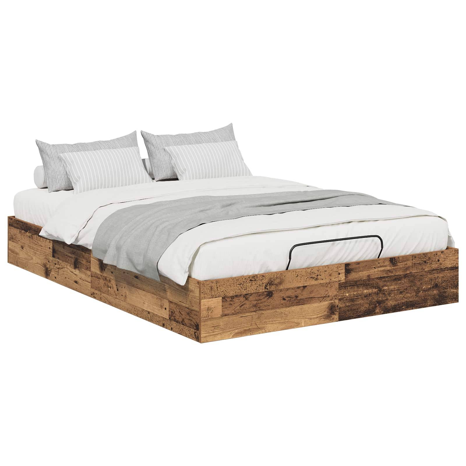 Ein Holzplattformbett mit einem weiß-grauen Bettwäscheset, einschließlich Kissen, vor weißem Hintergrund.